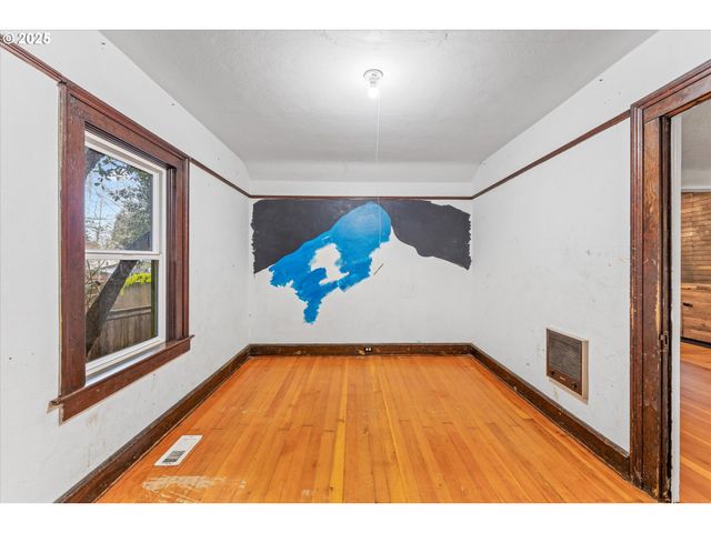 1719 N SKIDMORE St, Portland, OR 97217