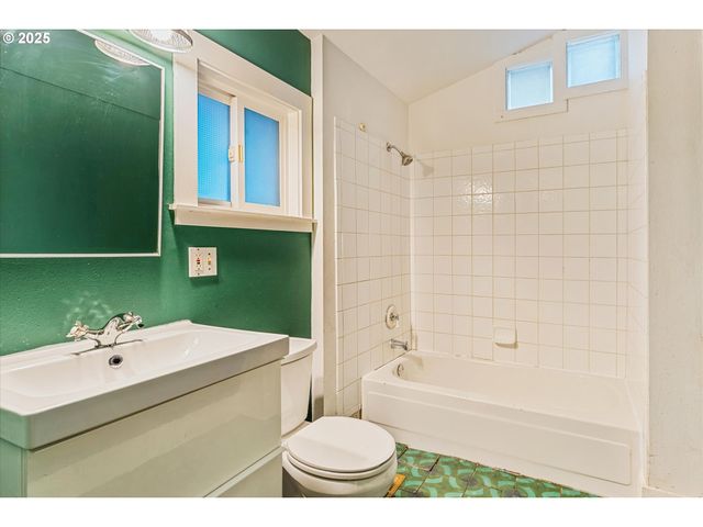 1719 N SKIDMORE St, Portland, OR 97217