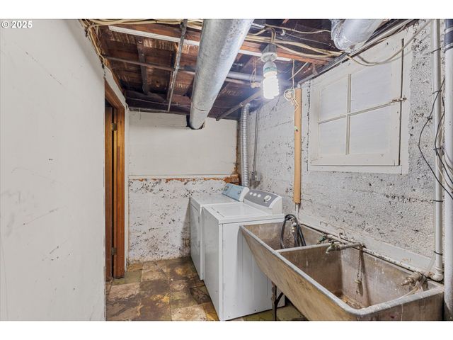 1719 N SKIDMORE St, Portland, OR 97217