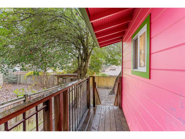 1719 N SKIDMORE St, Portland, OR 97217