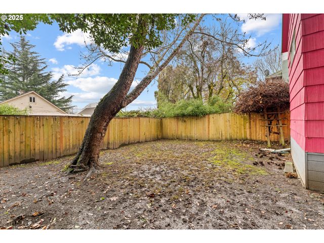 1719 N SKIDMORE St, Portland, OR 97217