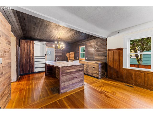 1719 N SKIDMORE St, Portland, OR 97217