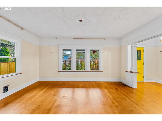 1719 N SKIDMORE St, Portland, OR 97217