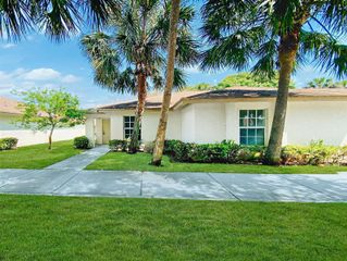 9244 Roan Lane Unit B, West Palm Beach, FL 33403