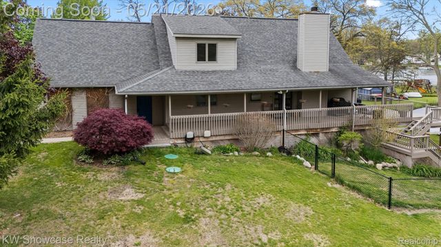 9650 Montgold Avenue, White Lake Charter Township, MI 48386