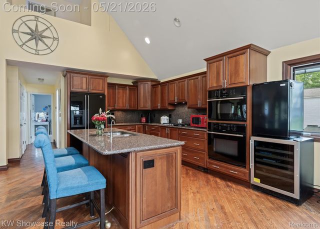 9650 Montgold Avenue, White Lake Charter Township, MI 48386