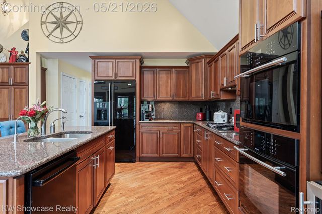 9650 Montgold Avenue, White Lake Charter Township, MI 48386
