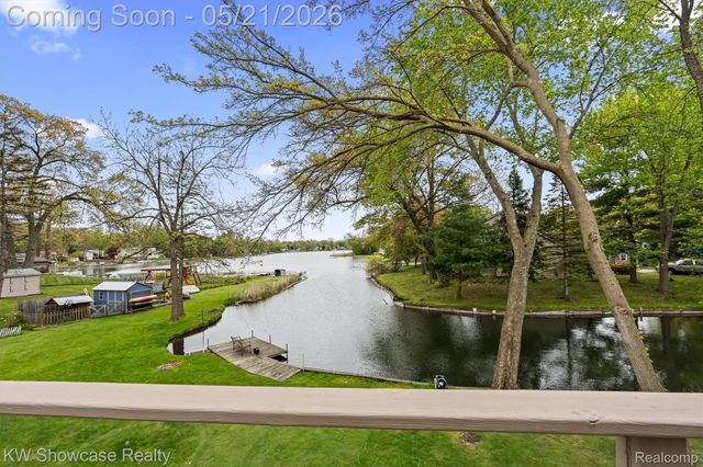 9650 Montgold Avenue, White Lake Charter Township, MI 48386