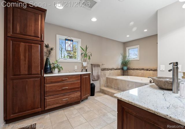 9650 Montgold Avenue, White Lake Charter Township, MI 48386