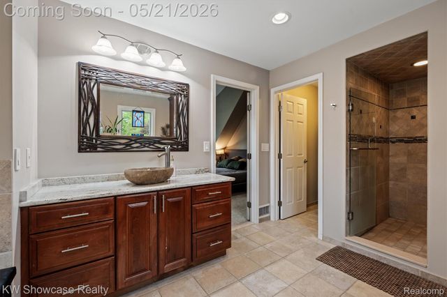 9650 Montgold Avenue, White Lake Charter Township, MI 48386
