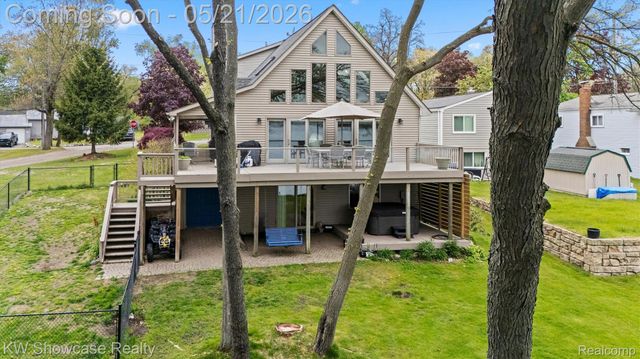 9650 Montgold Avenue, White Lake Charter Township, MI 48386