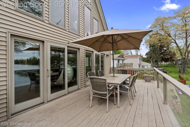 9650 Montgold Avenue, White Lake Charter Township, MI 48386