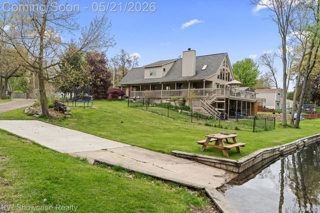 9650 Montgold Avenue, White Lake Charter Township, MI 48386