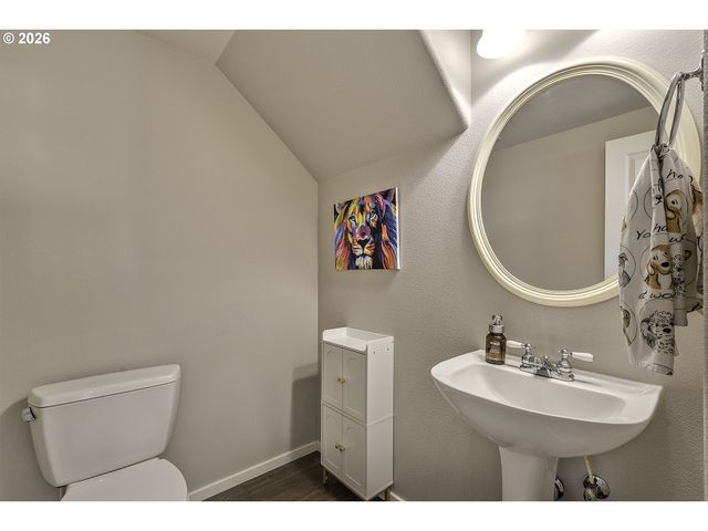 996 Ne 73RD Ave, Hillsboro, OR 97124