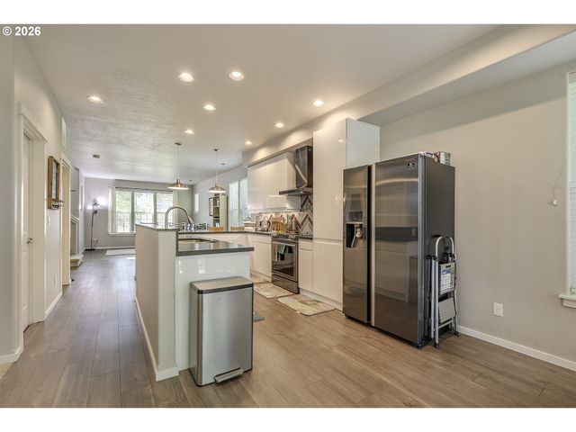996 Ne 73RD Ave, Hillsboro, OR 97124