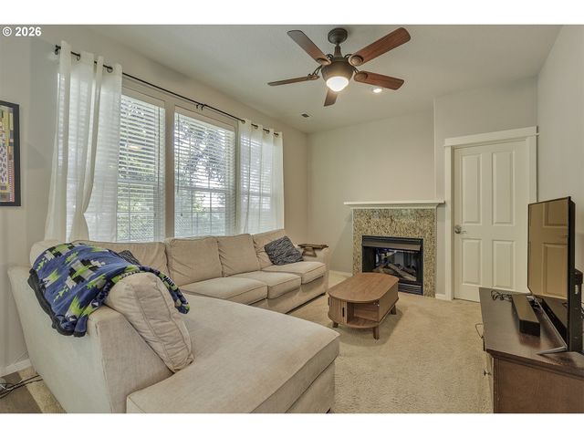 996 Ne 73RD Ave, Hillsboro, OR 97124