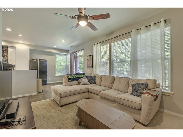 996 Ne 73RD Ave, Hillsboro, OR 97124