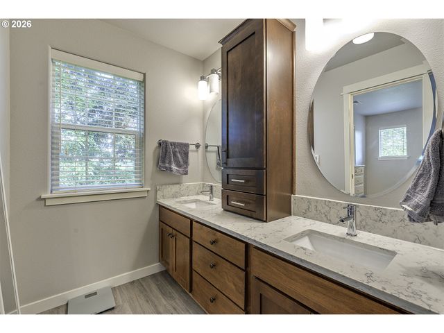 996 Ne 73RD Ave, Hillsboro, OR 97124
