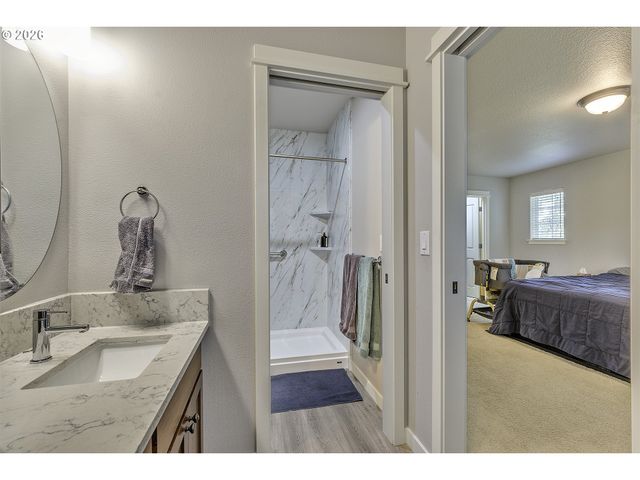 996 Ne 73RD Ave, Hillsboro, OR 97124
