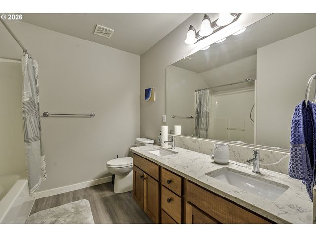996 Ne 73RD Ave, Hillsboro, OR 97124