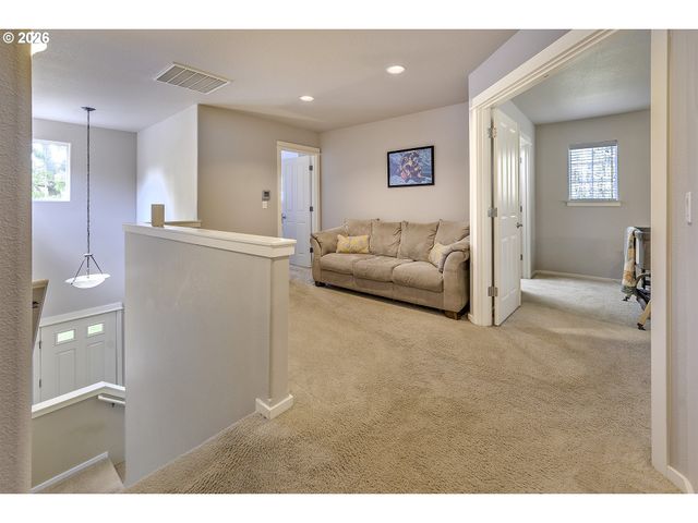 996 Ne 73RD Ave, Hillsboro, OR 97124