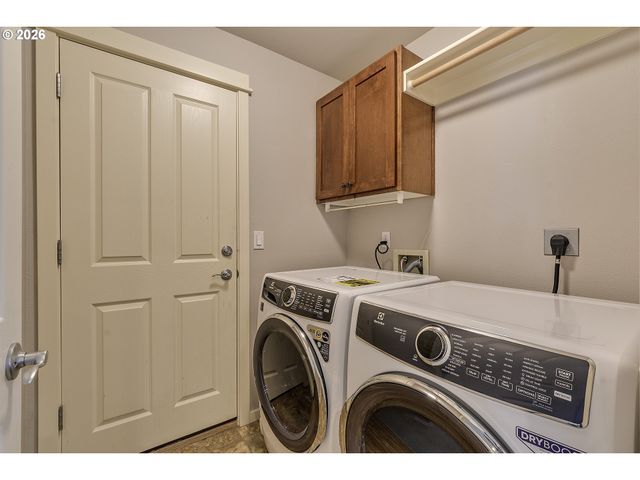 996 Ne 73RD Ave, Hillsboro, OR 97124
