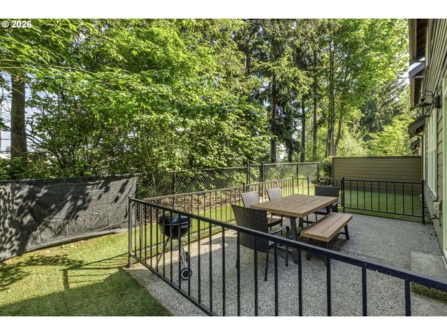 996 Ne 73RD Ave, Hillsboro, OR 97124