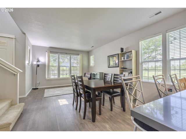 996 Ne 73RD Ave, Hillsboro, OR 97124