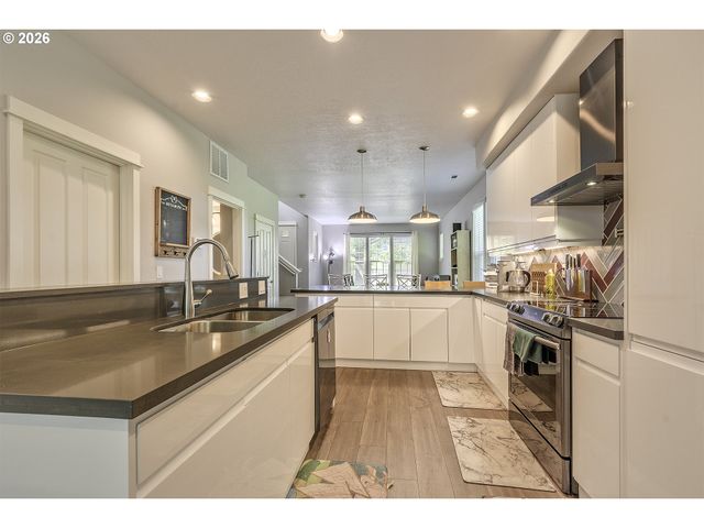 996 Ne 73RD Ave, Hillsboro, OR 97124