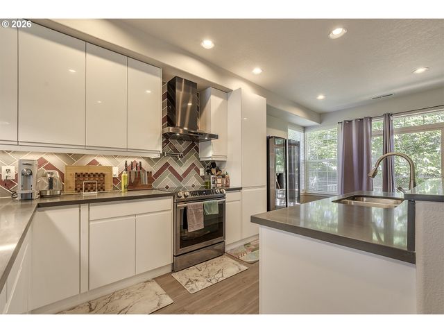 996 Ne 73RD Ave, Hillsboro, OR 97124