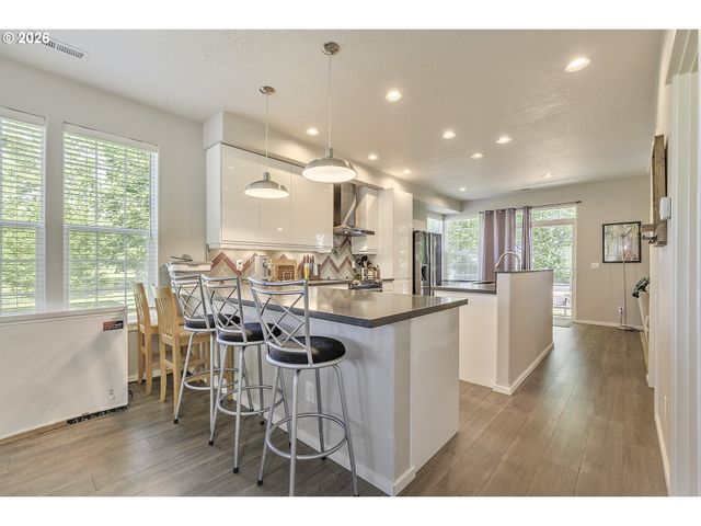 996 Ne 73RD Ave, Hillsboro, OR 97124