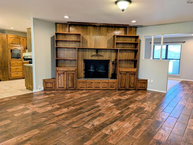 1026 JAN LEE DRIVE, Burkburnett, TX 76354