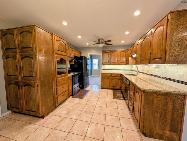 1026 JAN LEE DRIVE, Burkburnett, TX 76354