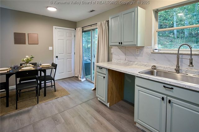 5018 Elmhaven Circle, Charleston, WV 25313