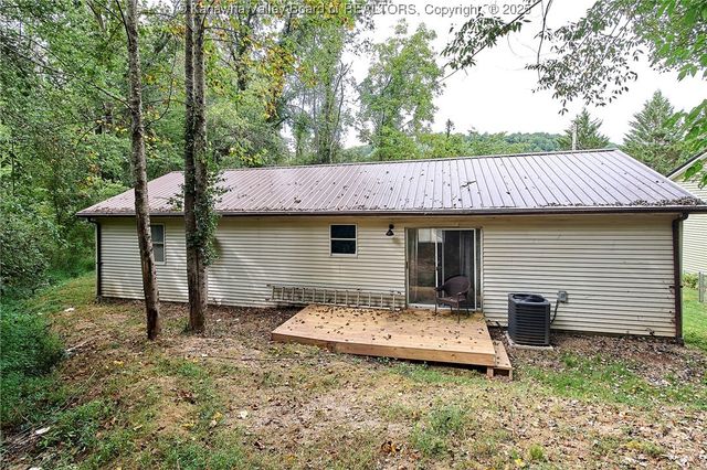 5018 Elmhaven Circle, Charleston, WV 25313