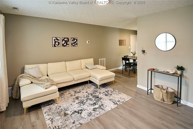 5018 Elmhaven Circle, Charleston, WV 25313