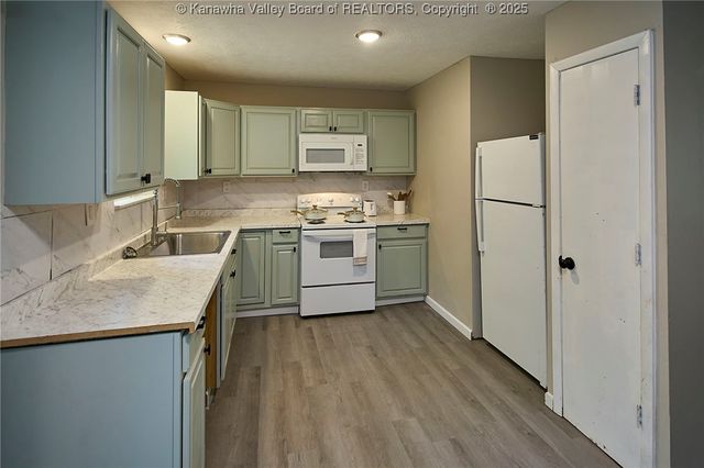 5018 Elmhaven Circle, Charleston, WV 25313