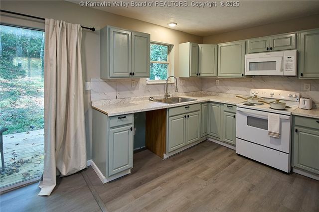 5018 Elmhaven Circle, Charleston, WV 25313