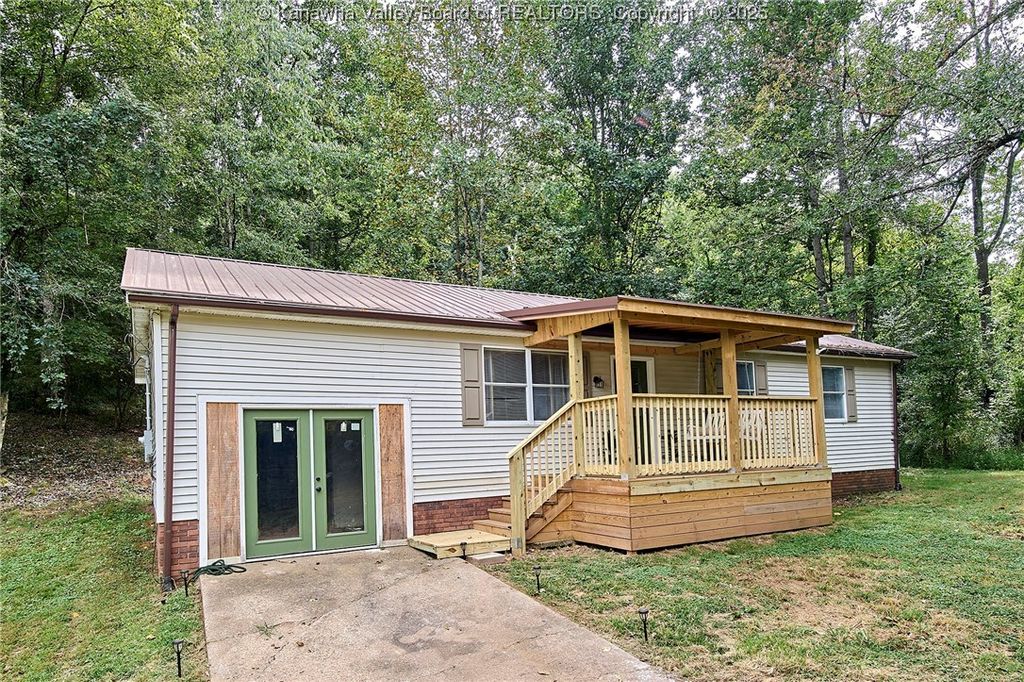 5018 Elmhaven Circle, Charleston, WV 25313