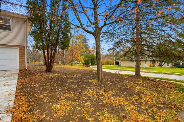 420 Terrace Rd, Iowa City, IA 52245