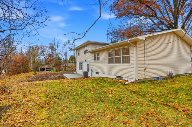 420 Terrace Rd, Iowa City, IA 52245