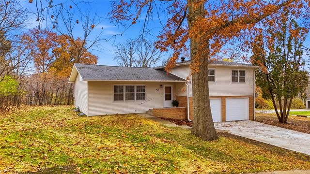 420 Terrace Rd, Iowa City, IA 52245