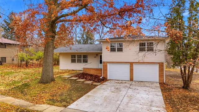 420 Terrace Rd, Iowa City, IA 52245