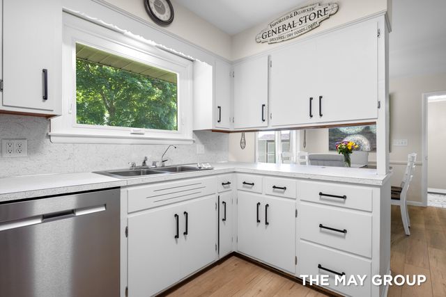6590 Division Avenue NE, Comstock Park, MI 49321