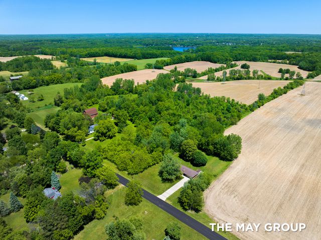 6590 Division Avenue NE, Comstock Park, MI 49321