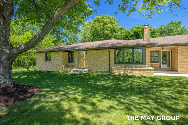 6590 Division Avenue NE, Comstock Park, MI 49321