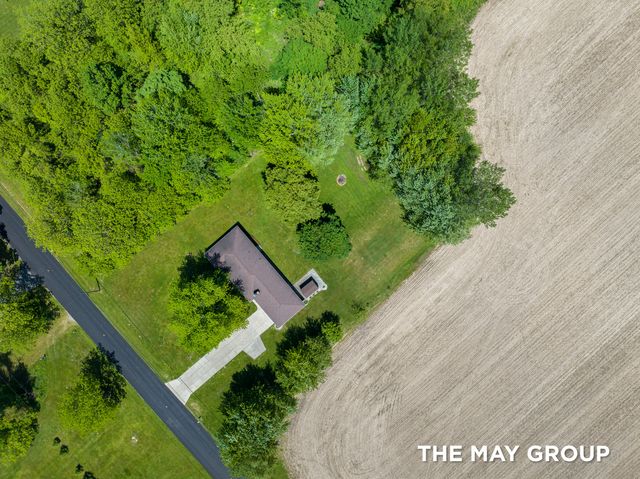 6590 Division Avenue NE, Comstock Park, MI 49321