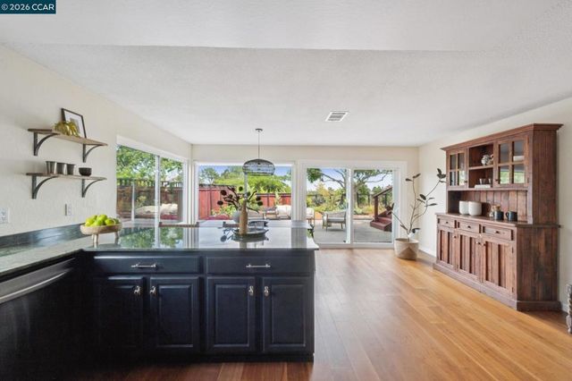 203 Radnor Court, Benicia, CA 94510