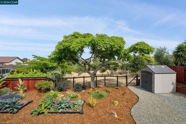 203 Radnor Court, Benicia, CA 94510