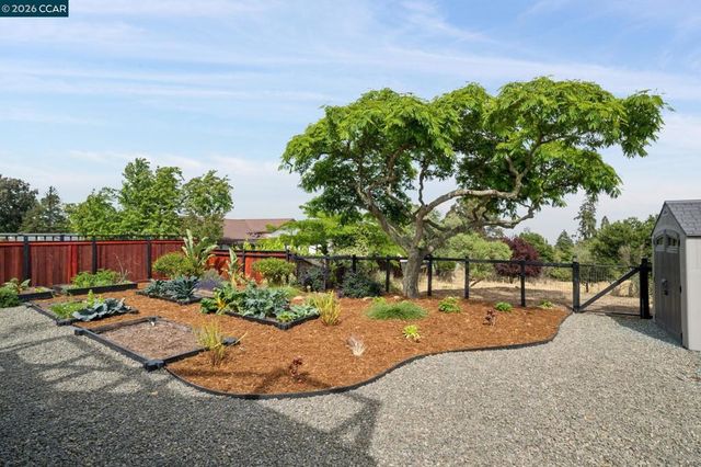 203 Radnor Court, Benicia, CA 94510